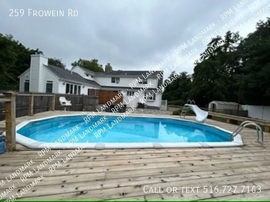 Beautiful and expansive 4BR/3BA in Center Moriches for Rent — Photo 4
