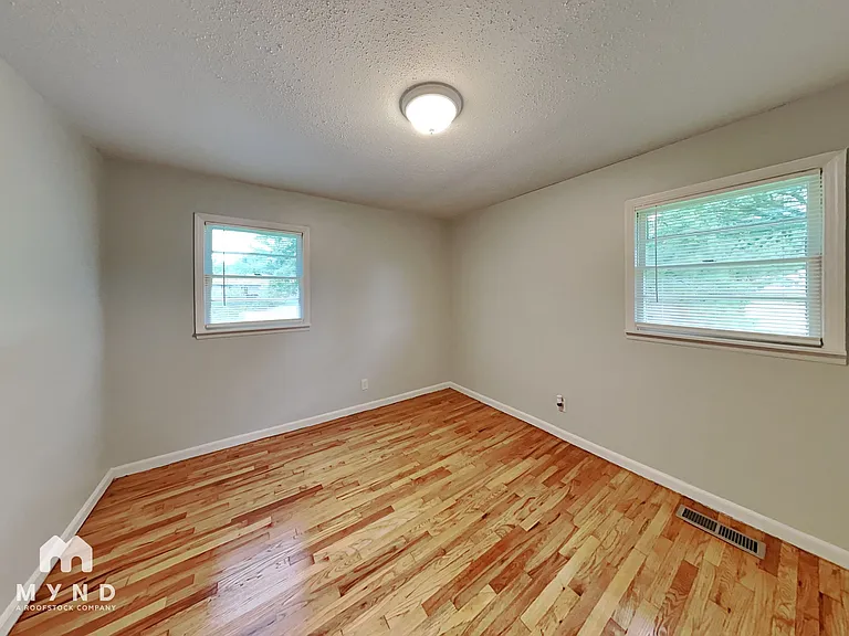 921 N Highland Dr — Photo 12