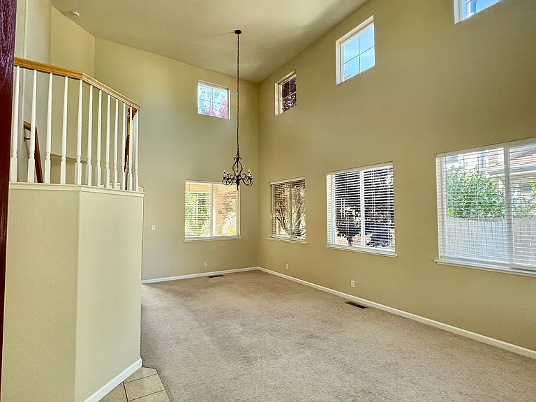 10185 Hampton Park Dr — Photo 4