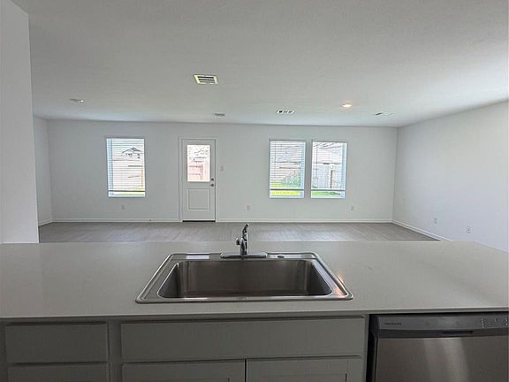 4th image of 10418 Birds Nest Dr