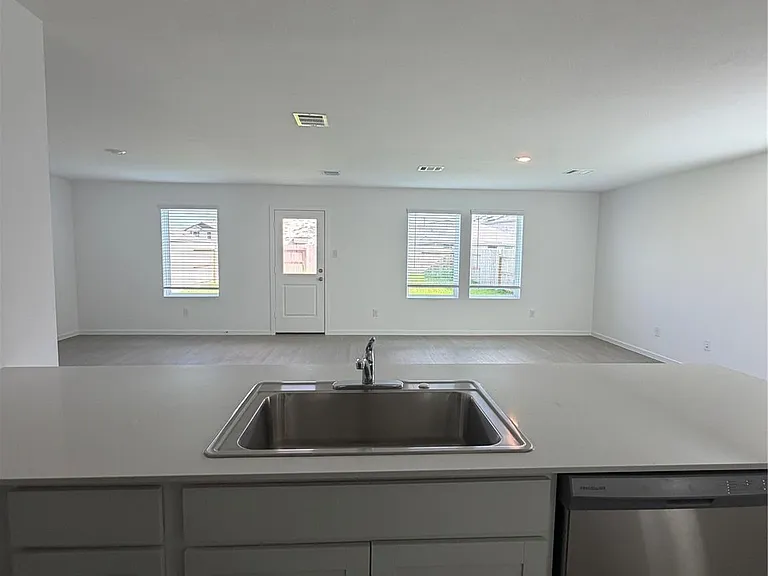10418 Birds Nest Dr — Photo 4