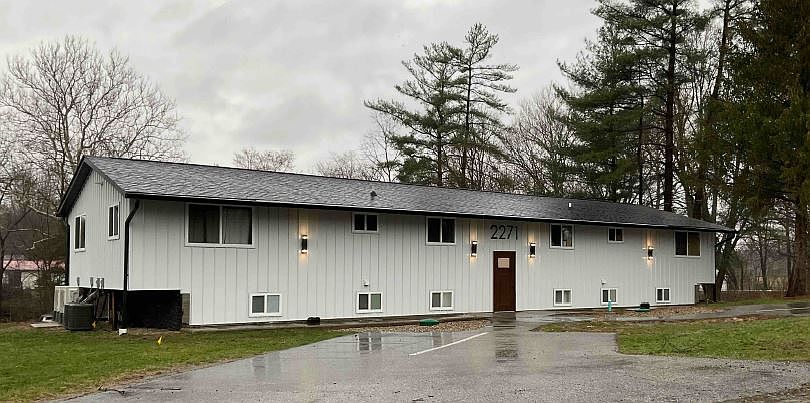 Front of the building. Four apartments in the building