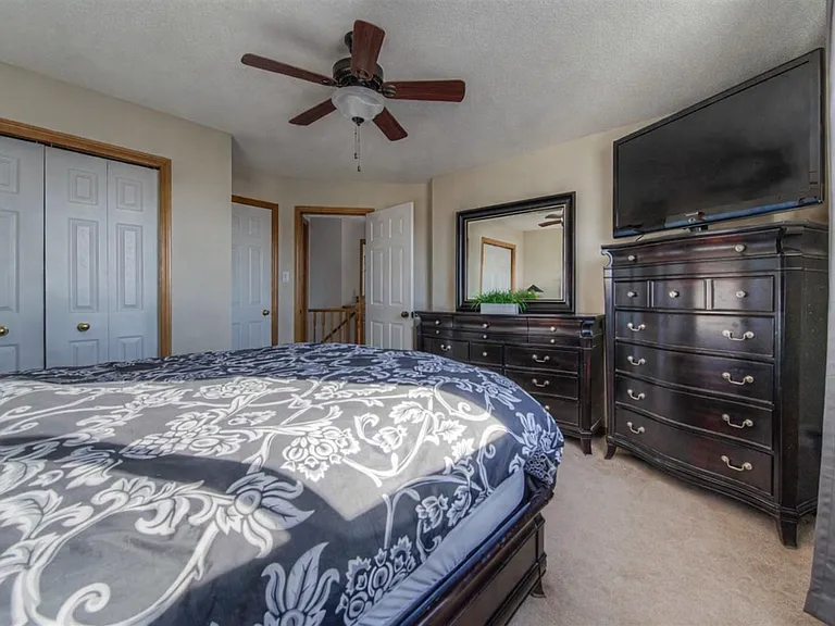 389 Greenbrier Rd — Photo 4