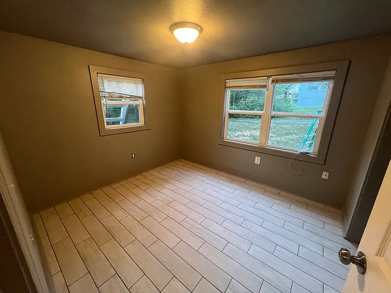 875 1/2 W Griffith Ave — Photo 10