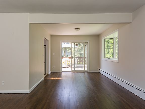 3rd image of 2 Sussex Pl