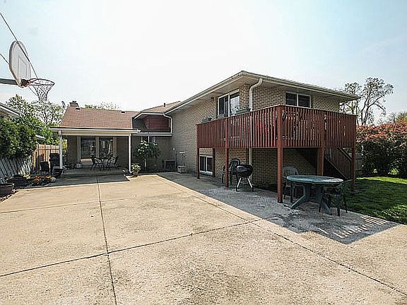 4th image of 104 S Linden Ave