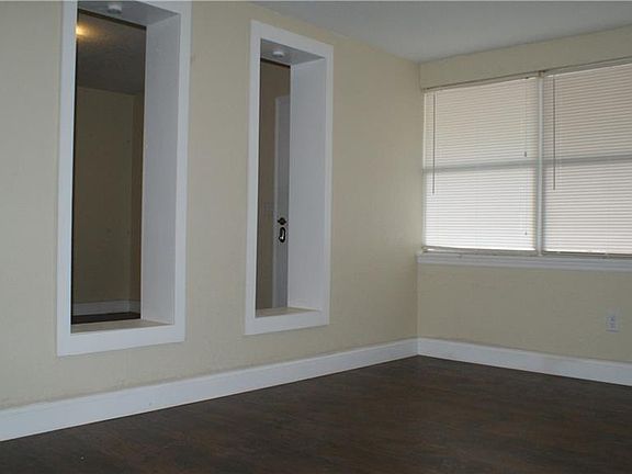 4th image of 323 Eastway Dr
