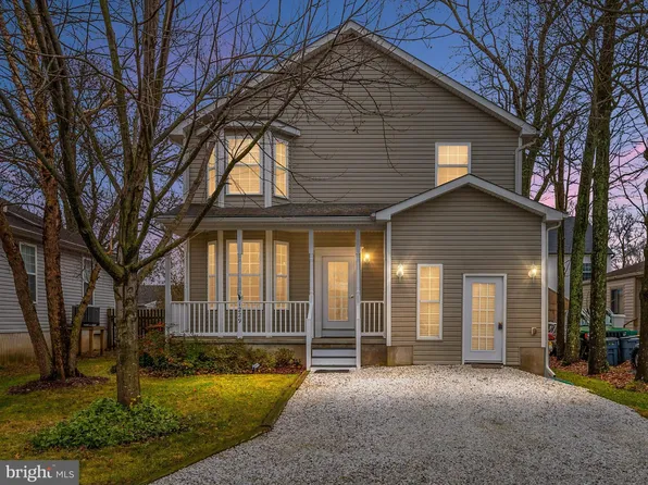 1229 Holly Ave, Shady Side, MD 20764