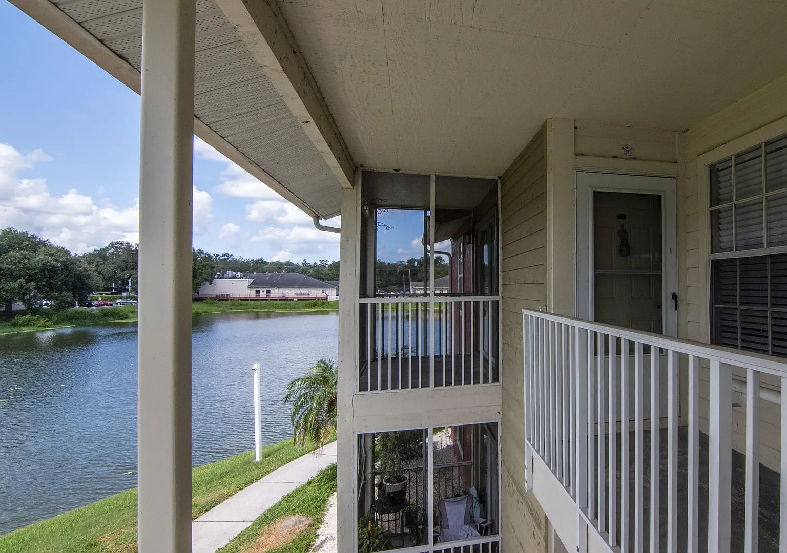 Water Front - Corner Unit- 2 Bed 2 Bath for Lease — Photo 2