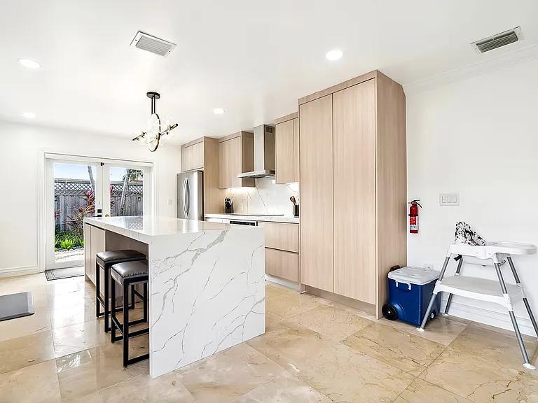 7350 SW 31st St — Photo 16