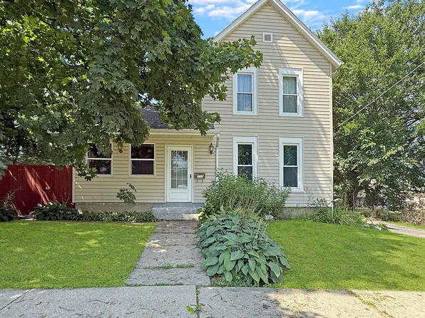 712 S 14th Ave, Freeport, IL 61032
