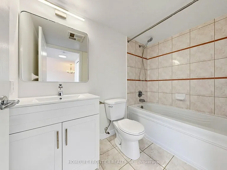 9017 Leslie St #LPH117 — Photo 16
