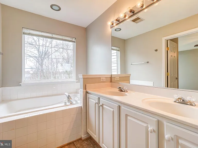 6160 Cinnamon Ct — Photo 35