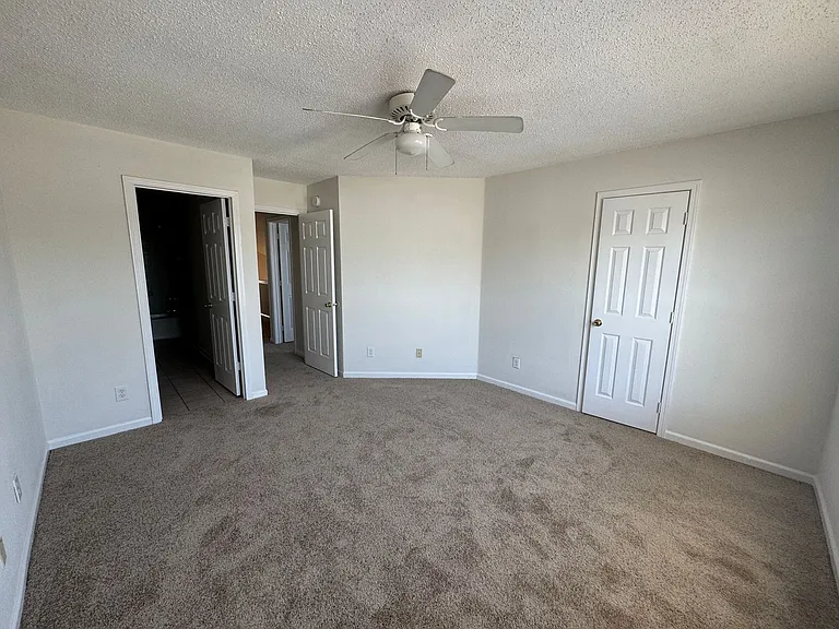 1209 Porchester Ln — Photo 12