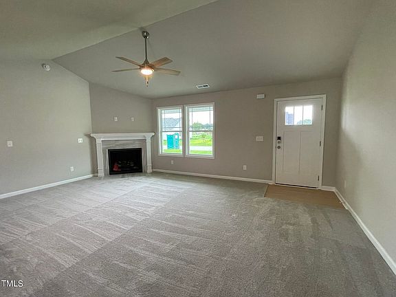 5th image of 240 Lotus Ave