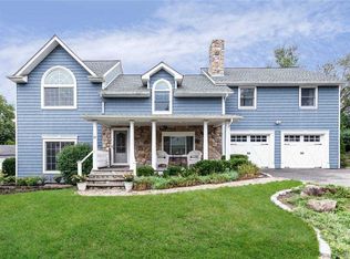 13 Glen Ln, Glenwood Landing, NY