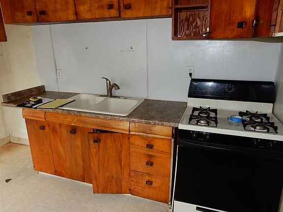 3rd image of 52401 Prescott Ave