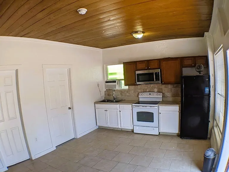 401 Colonia Ln E #4 — Photo 4
