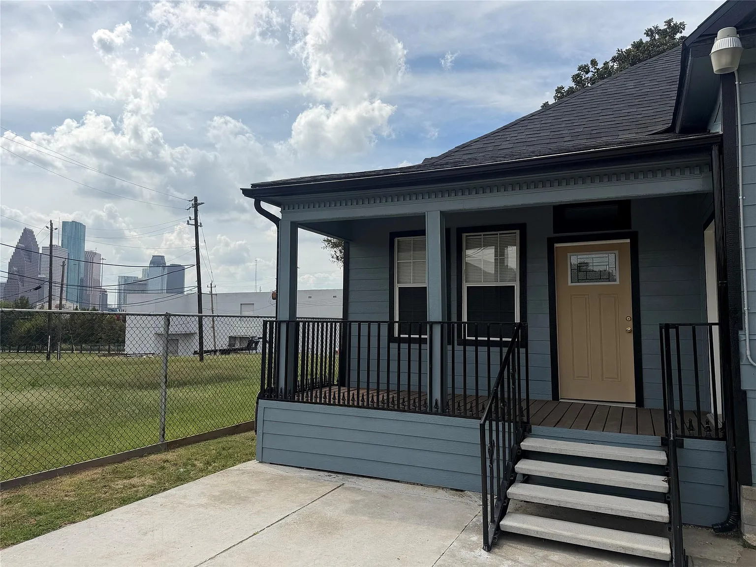 2 bed, 2.0 bath, 1274 sqft, $2,300 — Photo 1