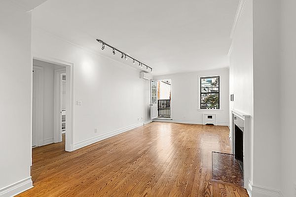 1st image of 5 E 63rd St APT 5B