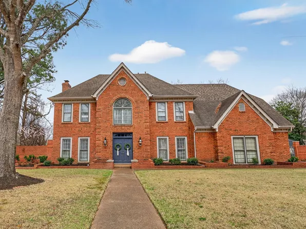 8962 Green Leaves Dr, Germantown, TN 38139