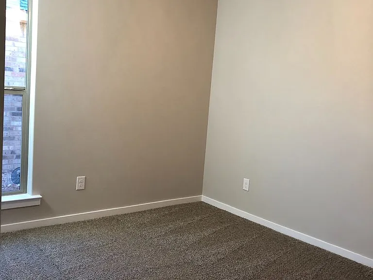 13814 Avenue S — Photo 2