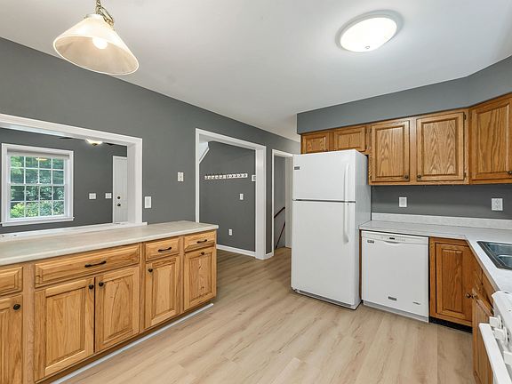 5th image of 46 Sargent Hill Road