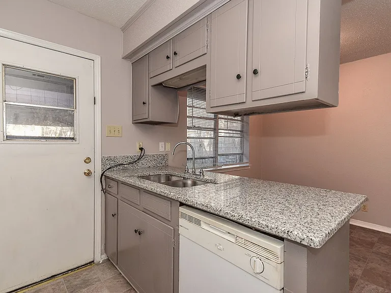 3404 Stanford St — Photo 11