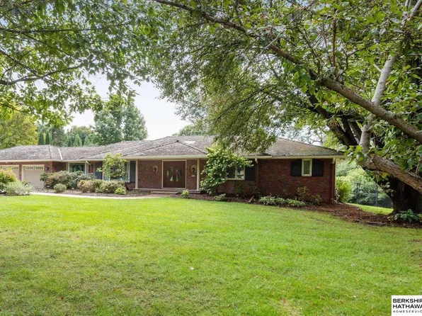 9353 Harney St, Omaha, NE 68114