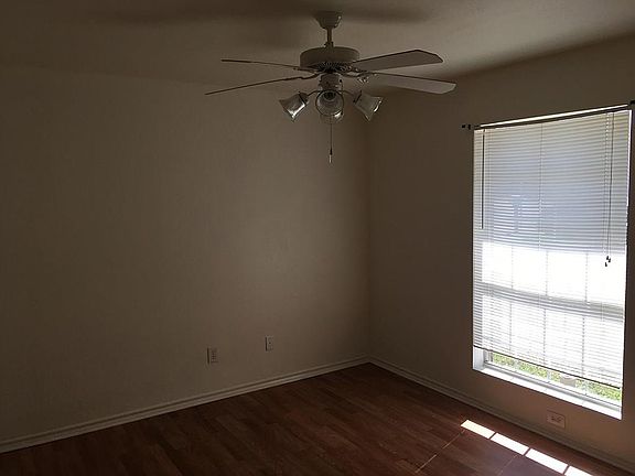 4th image of 1604 W Hunt St