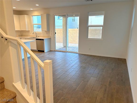3rd image of 4771 Illustria Ave
