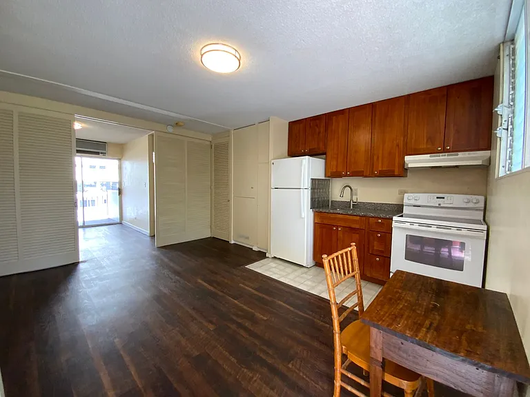 236 Liliuokalani Ave #202 — Photo 4