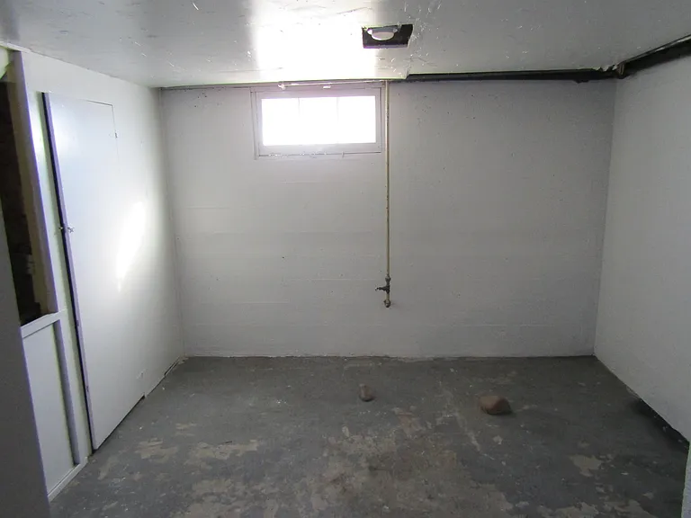 911 N 3rd Ave — Photo 2