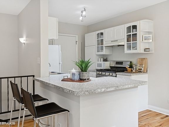 5th image of 919 W Sunnyside Ave APT 1