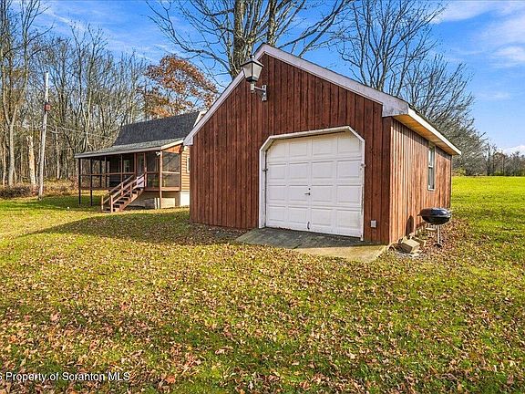 4th image of 578 Ridge Rd