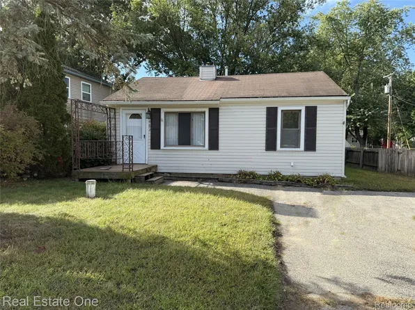 167 Osborne St, Commerce Township, MI 48382