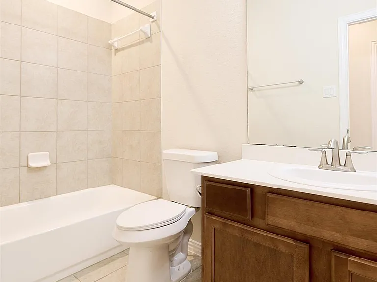 604 Linnwood Dr W — Photo 37