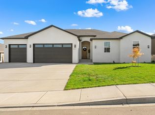 404 Hogan St, Sunnyside, WA 98944