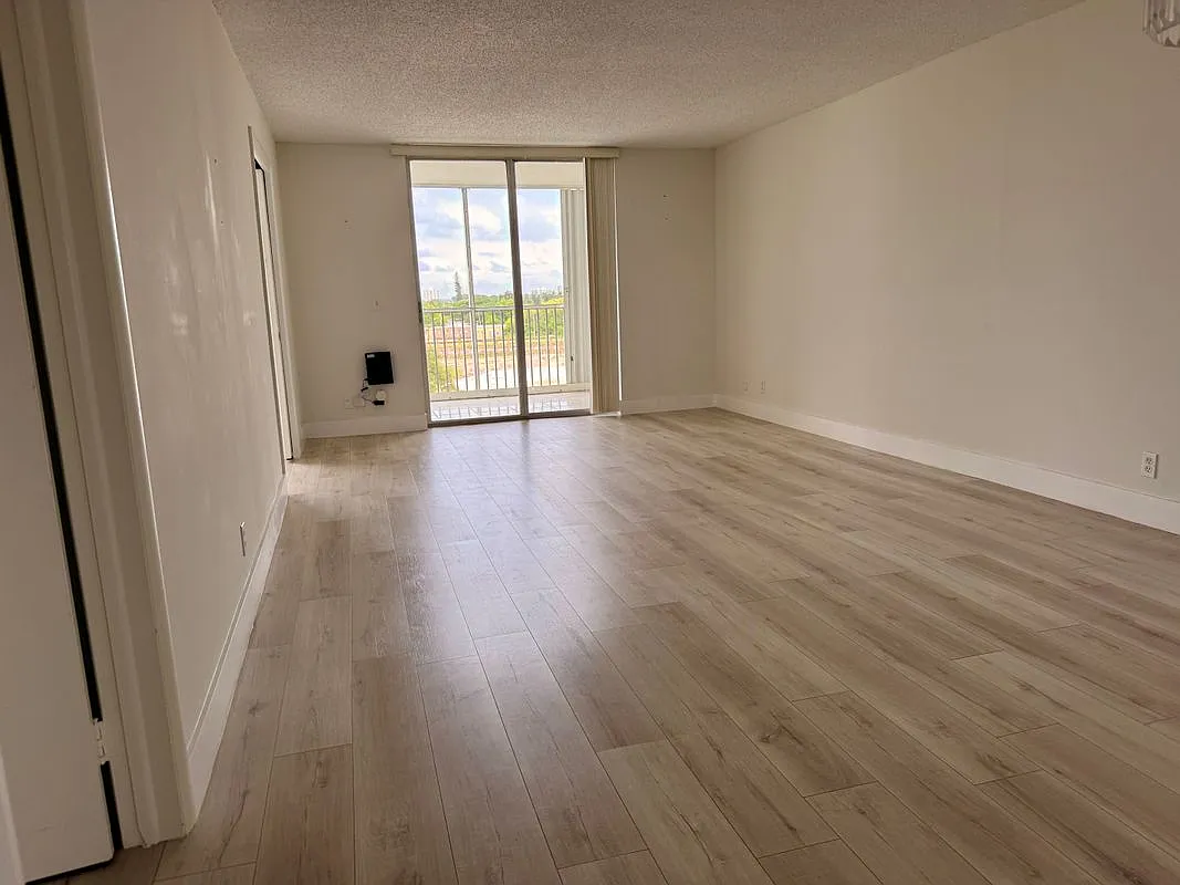 2 bed, 2.0 bath, 1050 sqft, $2,250 — Photo 4