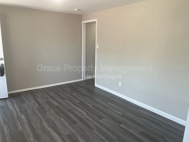 3944 Turnpike Dr #5 — Photo 2