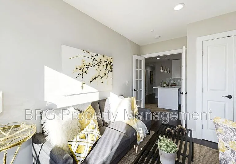 528 Kennedy St NW #402 — Photo 7
