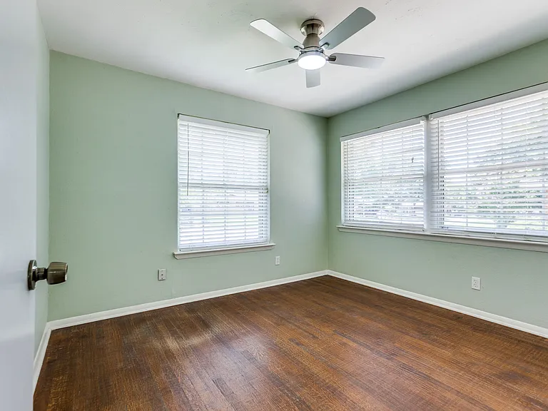 406 Vernet St — Photo 14