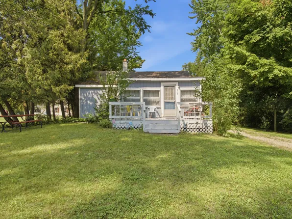 217 N Muenscher St, Howard City, MI 49329
