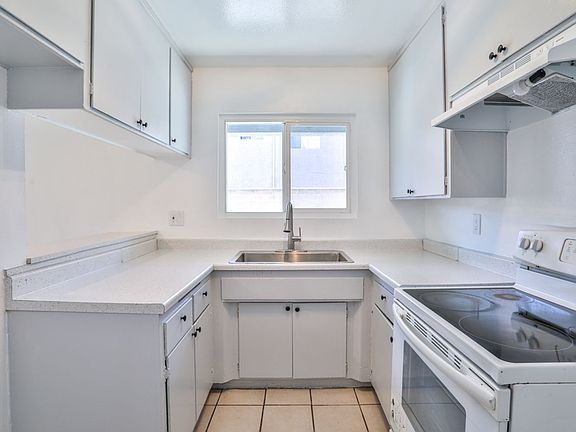 3rd image of 16230 Cornuta Ave #6