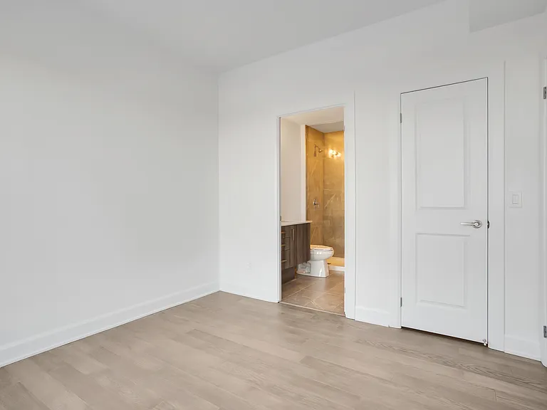 3240 William Coltson Ave — Photo 126