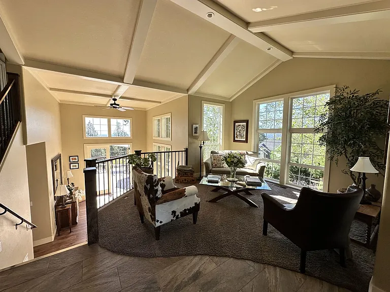 1158 NW Redfield Cir — Photo 2