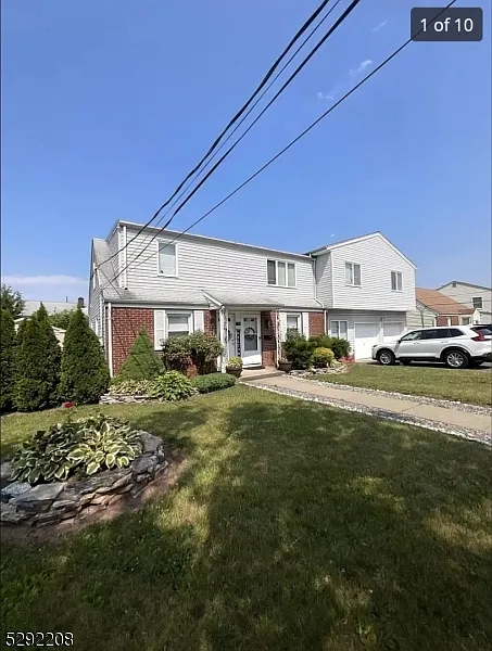 3 bed, $2,975 — Photo 1