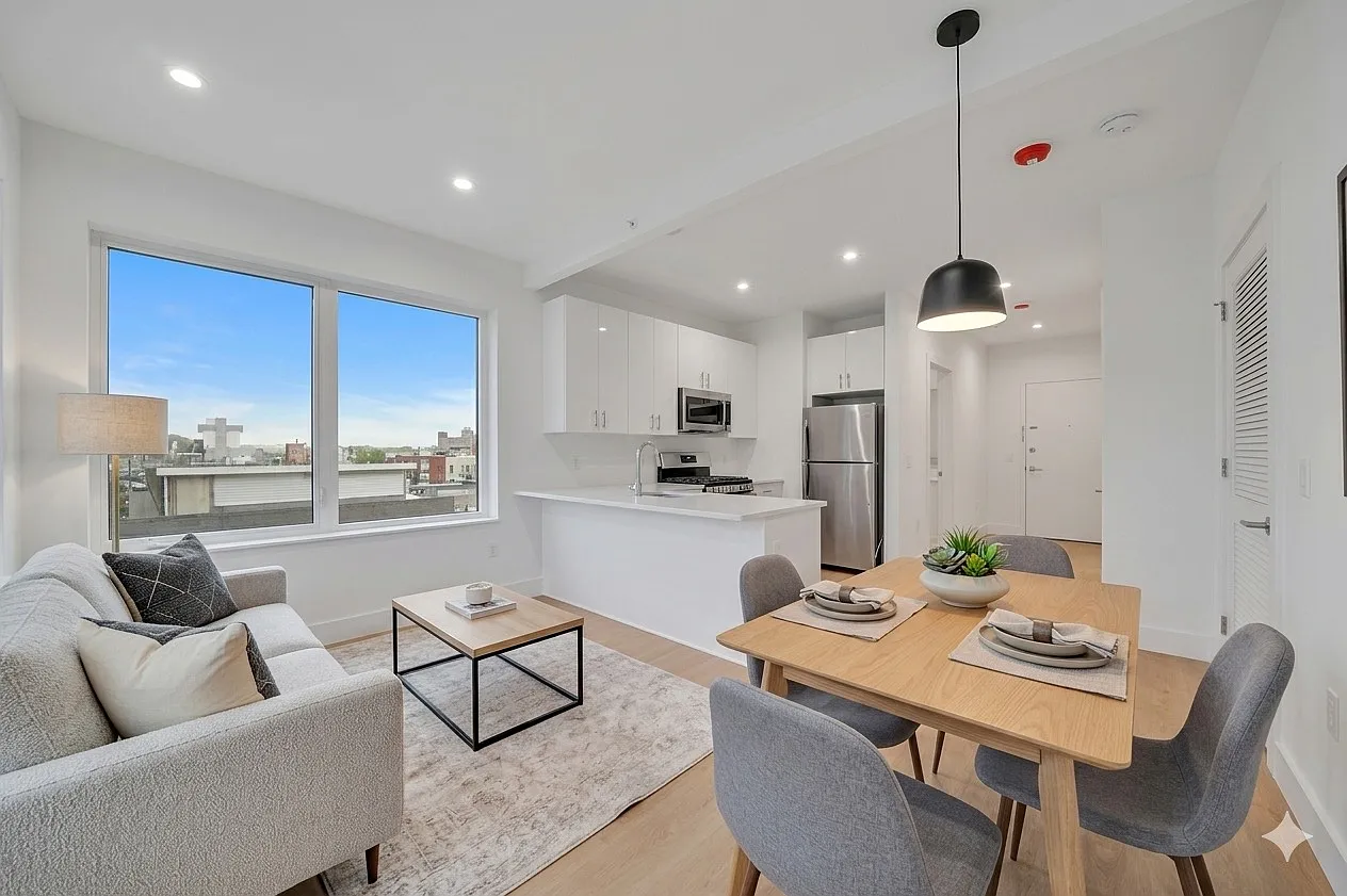 2 bed, $3,200 — Photo 1