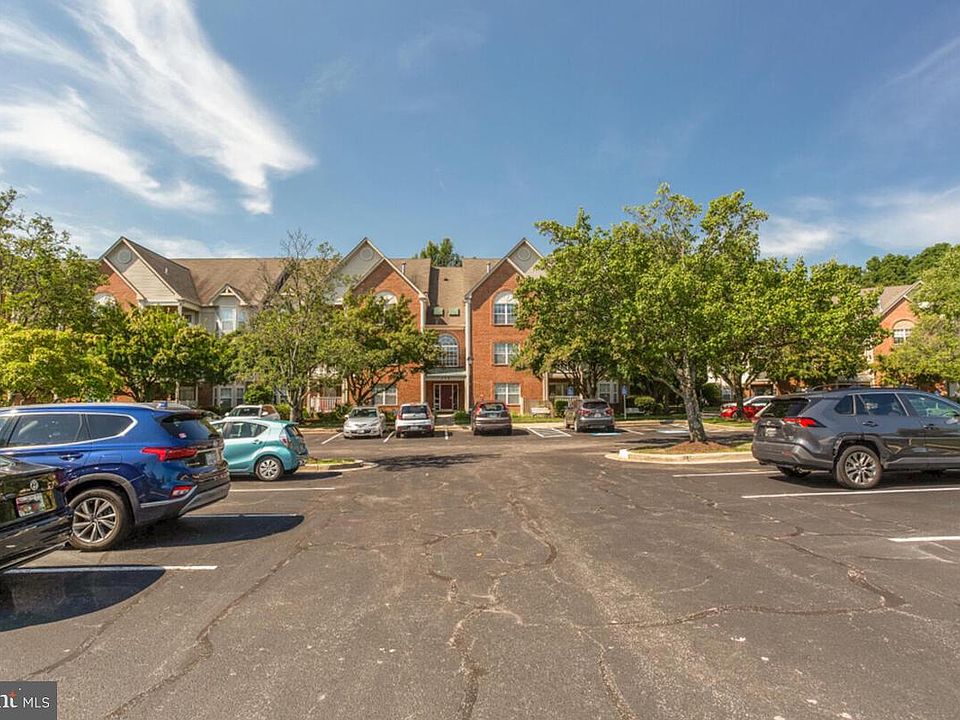 1st image of 625 Admiral Dr Unit 305