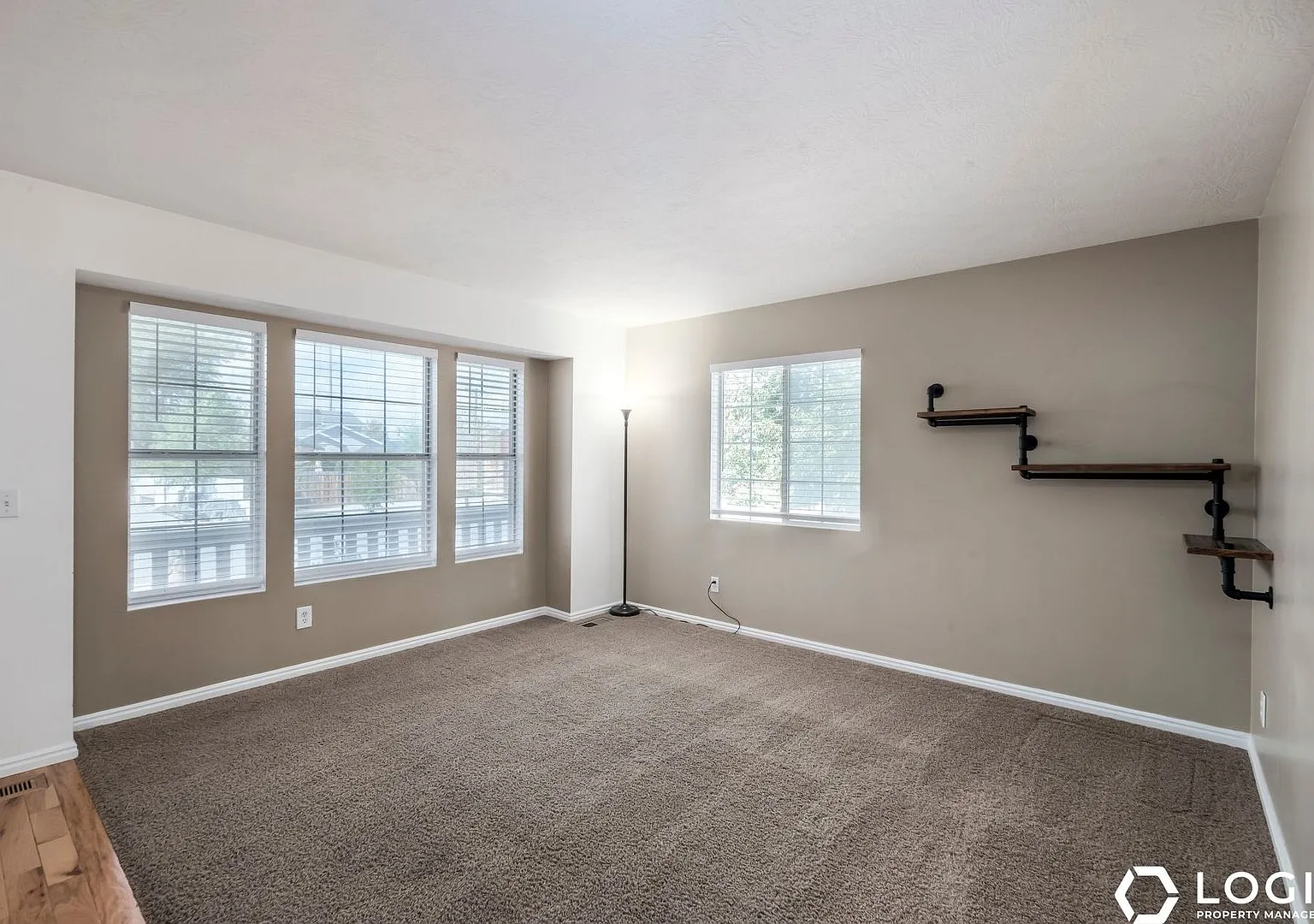 Spacious 6-Bed Home in Murray w/ 3-Car Garage — Photo 4